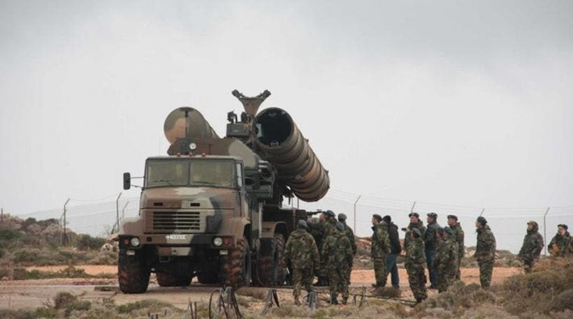 Οι Σέρβοι συζητούν για την αγορά πυραύλων S-300 από τους Ρώσους